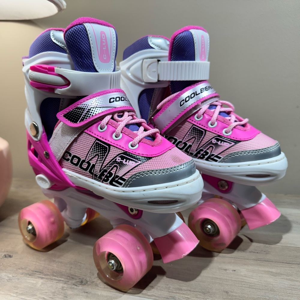Sowume Adjustable Roller Skates Girls All 8 Wheels Skates Lights Up Sz Small
